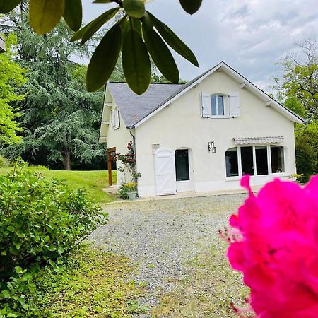 L'Oree Des Roses, Hebergement De Vacances Avec Jardin Et Piscine Gan Экстерьер фото